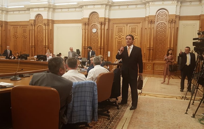 VIDEO | Ceartă între PSD şi Opoziţie, în Parlament. Raeţchi (PNL): "Duceţi-vă şi raportaţi-i lui Dragnea"/ Halici: "Aţi numărat ca Roberta Anastase"
