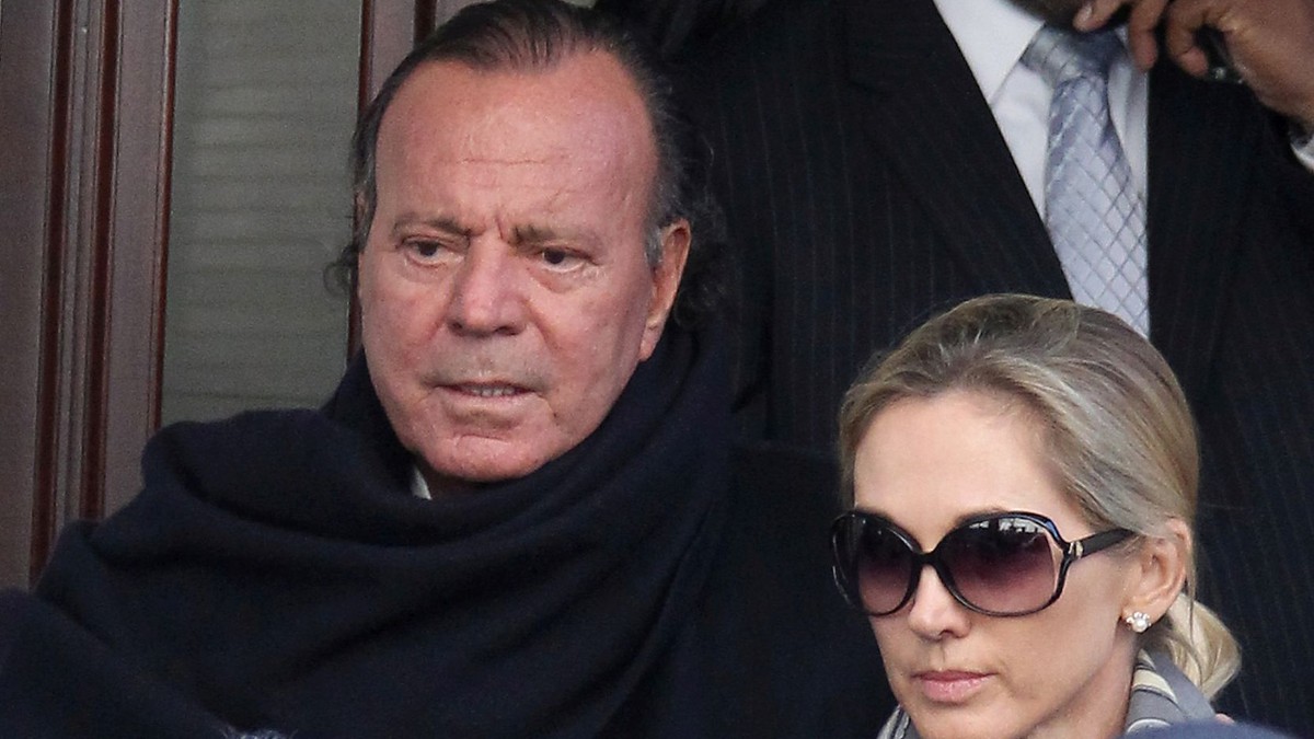Povestea de dragoste dintre Julio Iglesias și femeia care îi stă alături de 30 de ani