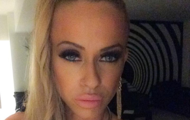 ANDA ADAM FACE PLAJĂ ÎNCĂLŢATĂ cu ADIDAŞI? Uite cum s-a afişat blonda!