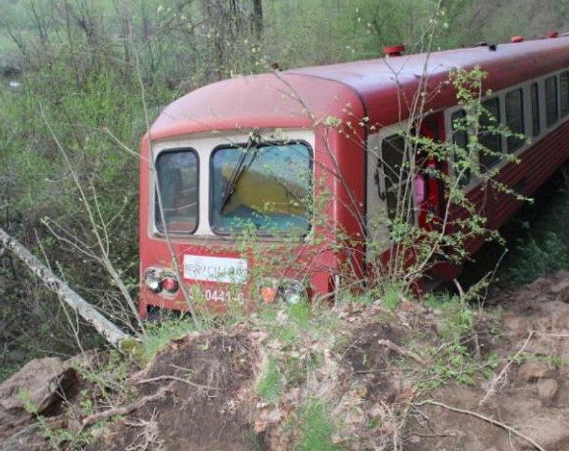 UPDATE/Un tren de pasageri a deraiat în județul Caraș-Severin. Traficul feroviar a fost reluat, dar cu restricție de viteză