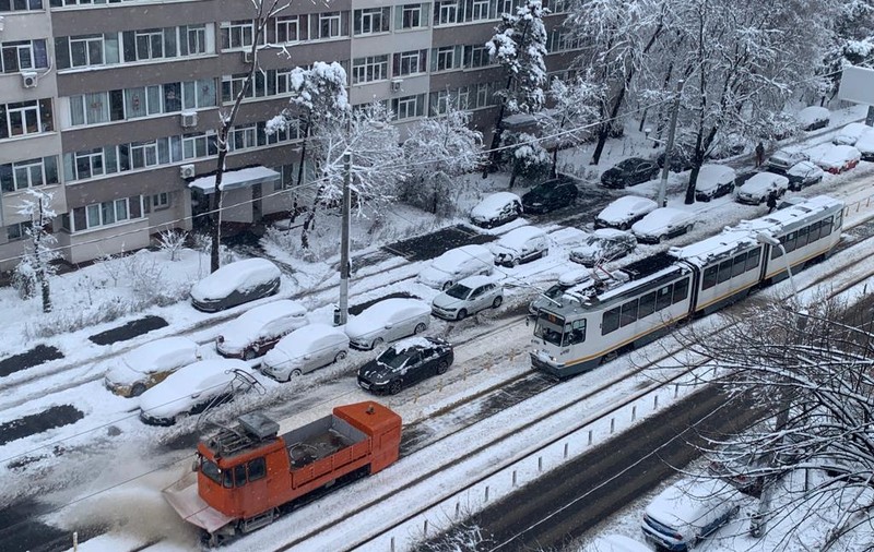 Circulaţia tramvaielor din centrul Bucureştiului, pe liniile 23 şi 32, blocată o oră şi jumătate