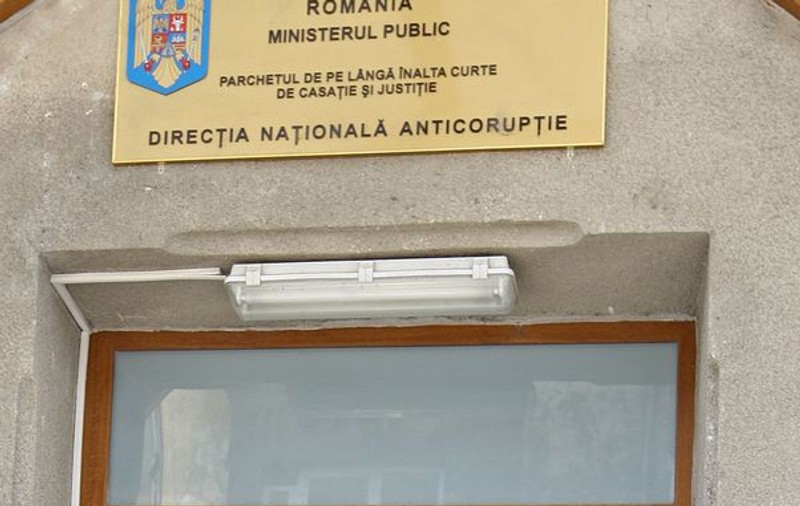 UPDATE | Judecătoarele Dinu şi Costache, reţinute după ce ar fi luat mită pentru a-l ajuta pe Dinel Staicu