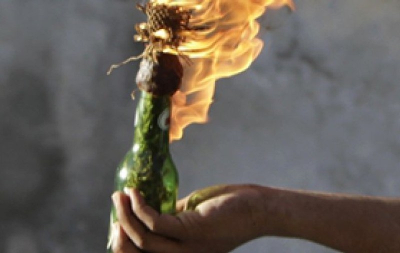 Un bărbat din Iași și-a incendiat soția cu benzină, dar s-a ars și el. Au ajuns amândoi la spital