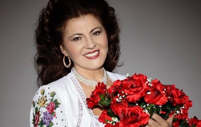 Irina Loghin şi Clejanii fac Revelionul... în club!