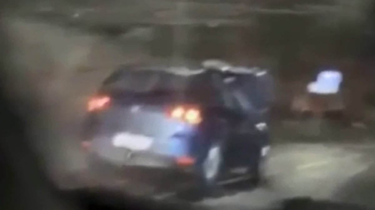 A continuat să conducă deși nu vedea nimic în față