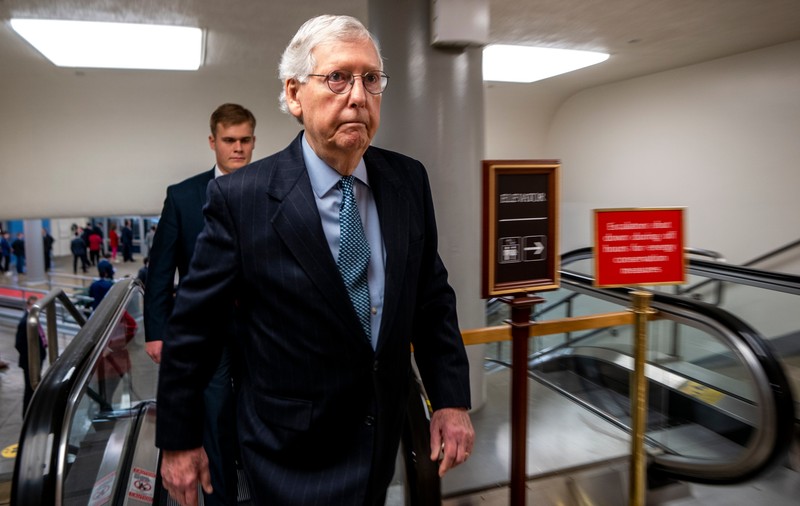 Mitch McConnell, liderul republicanilor din Senatul SUA, a fost spitalizat după ce a căzut într-un hotel din Washington