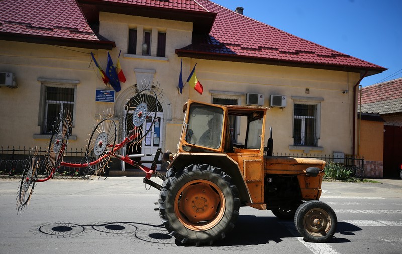 Reportaj | Premieră pentru democraţia din România. În comuna Dumbrăvița a fost referendum pentru demiterea primarului.  Nu a fost însă validat, din lipsă de cvorum