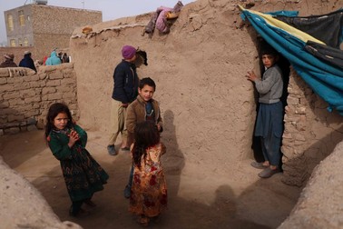 Tabără pentru refugiați lângă Herat, Afganistan FOTO: EPA