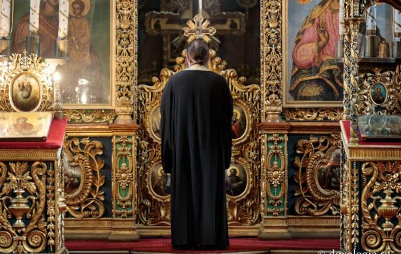 Un preot din Cluj a fost amendat după ce i-a binecuvântat pe jandarmi. Ce scrie în procesul-verbal