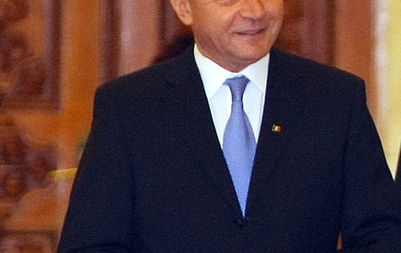 Băsescu l-a decorat pe poetul basarabean Dumitru Matcovschi cu ”Meritul Cultural” în grad de Mare Ofiţer