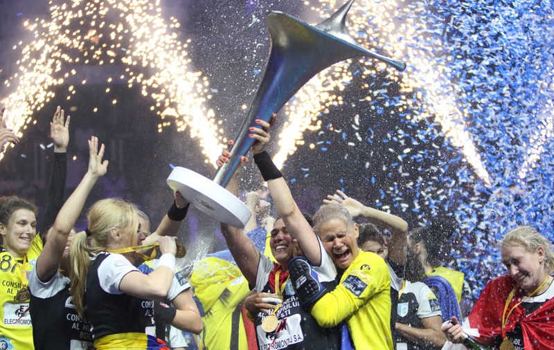 CSM Bucureşti este noua regină a Europei. Echipa noastră a câştigat, dramatic, la 7 metri, finala Ligii Campionilor la handbal feminin cu Gyor/ FOTO