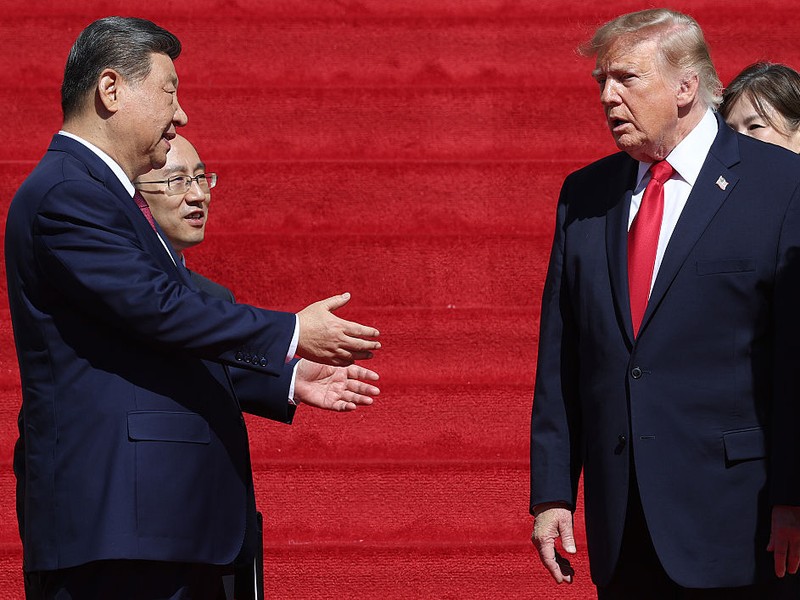 Xi Jinping (stânga) și Donald Trump, surprinși în timp ce discută la Arhivele Naționale ale SUA Sursa foto: Getty Images