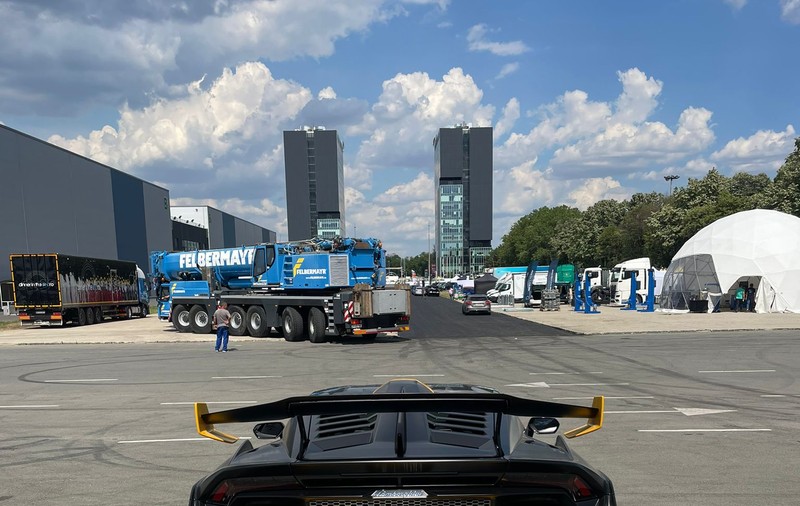 Peste 17.000 de bucureșteni au vizitat Auto Total Business Show în prima zi. Cea mai scumpă mașină, un Lamborghini Huracan de 350.000 de euro