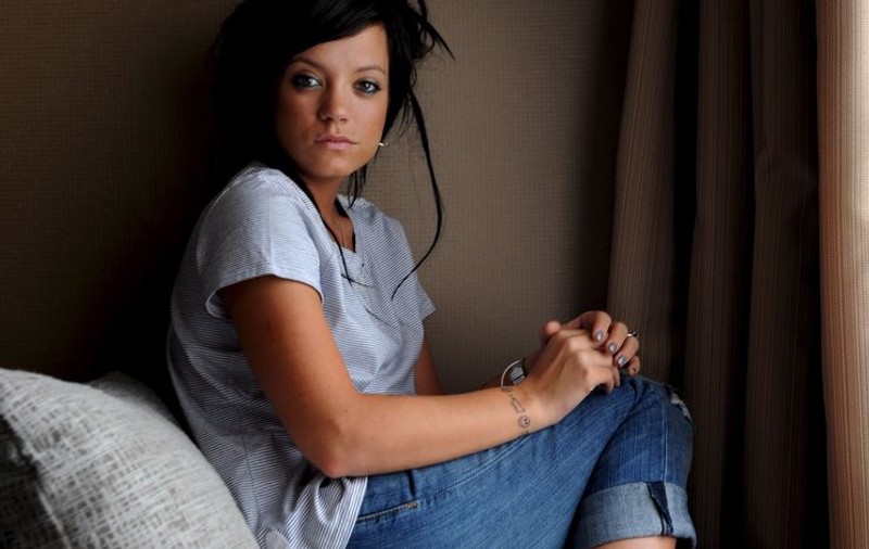 Lily Allen plânge dacă rămâne singură