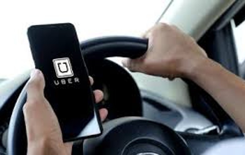 Ce riscă șoferii de Uber sau Bolt dacă nu au toate actele necesare transportului alternativ