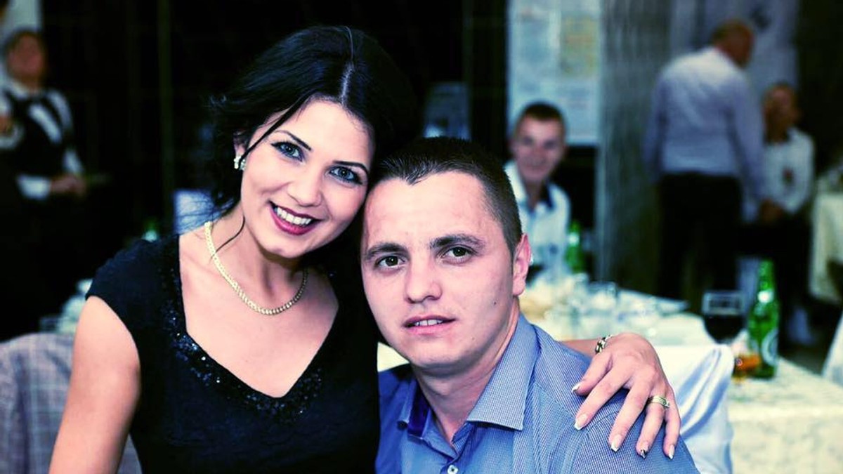 Noi detalii despre moartea Flaviei Magdău-Tătărău. Flavia stă în poala soțului său, la o petrecere