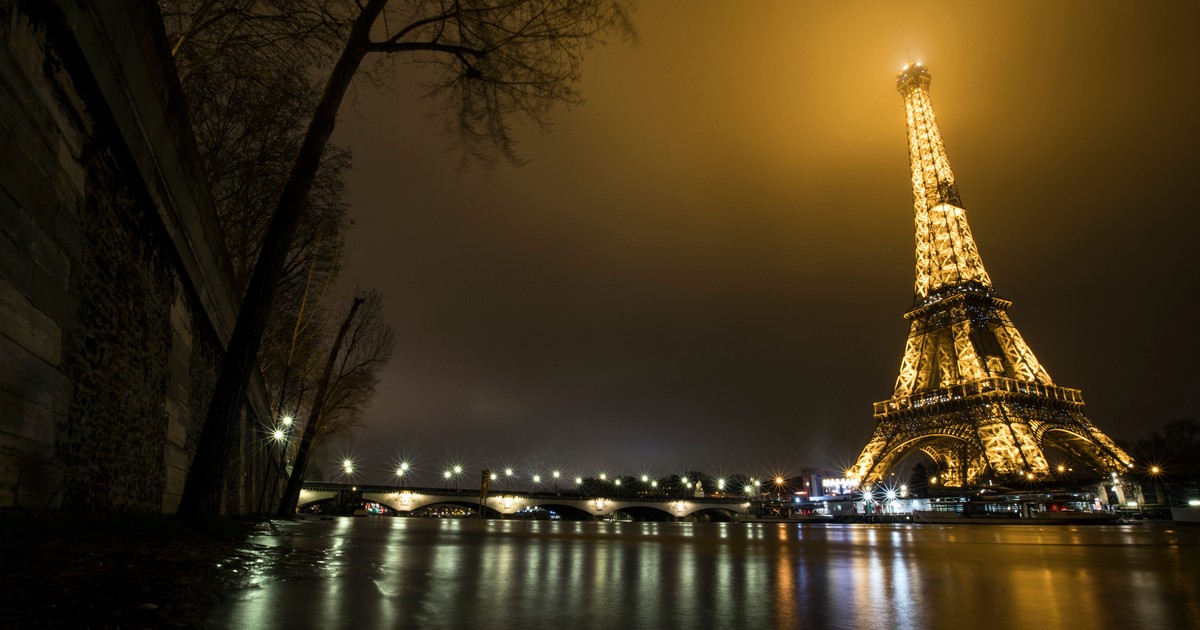 Franța, cea mai vizitată țară din lume în 2018. Turnul Eiffel luminat noaptea