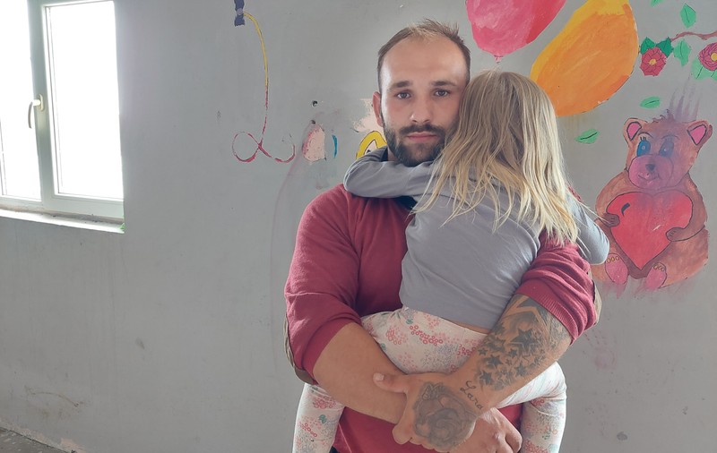 Povara de pe umerii Larei. Cum a ajuns Primăria Cluj-Napoca să dea în judecată o fetiță de 3 ani din Pata Rât