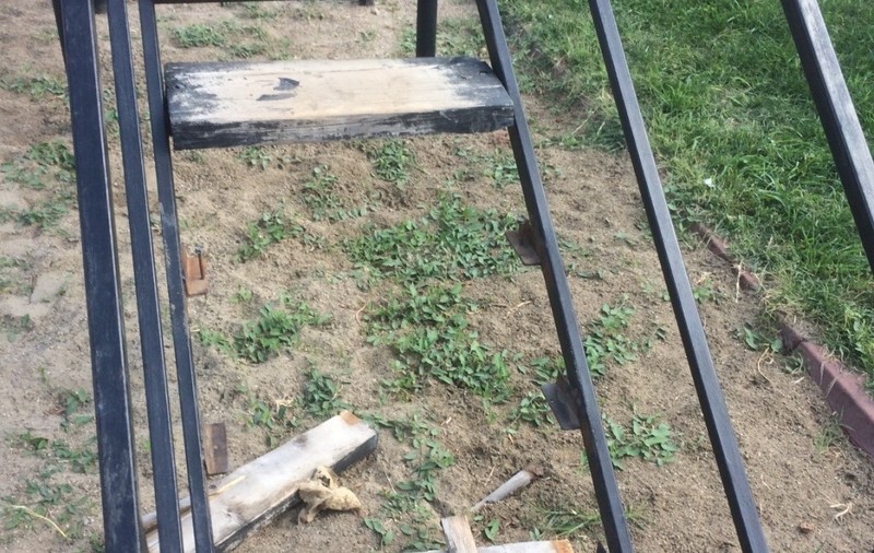 Pericol pentru siguranța copiilor la locurile de joacă din județul Galați. Cele mai multe au fost închise de comisarii OPC| FOTO