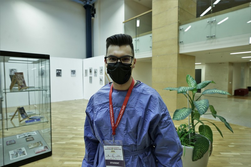 Teodor urma să stea până la miezul nopții la centrul de vaccinare de la Biblioteca Națională