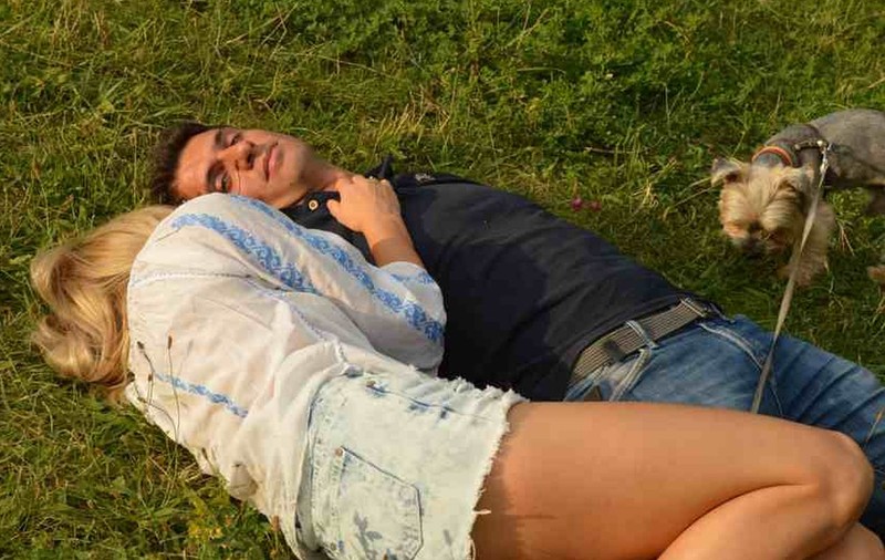 LAURA COSOI, IPOSTAZE NEMAIVĂZUTE ALĂTURI DE IUBIT! Uite CE TANDRĂ ESTE CU EL! FOTO