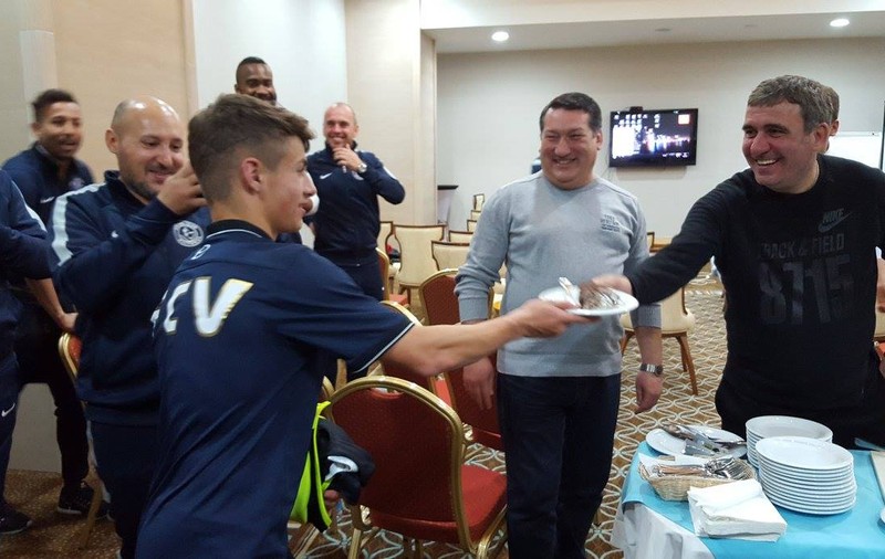 De ziua lui Gică Hagi, jucătorii i-au cerut să aibă răbdare cu ei / GALERIE FOTO & VIDEO