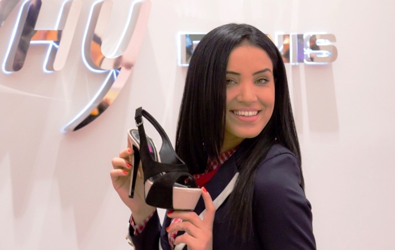 Adelina Pestriţu şi-a tras pantofi de lux!