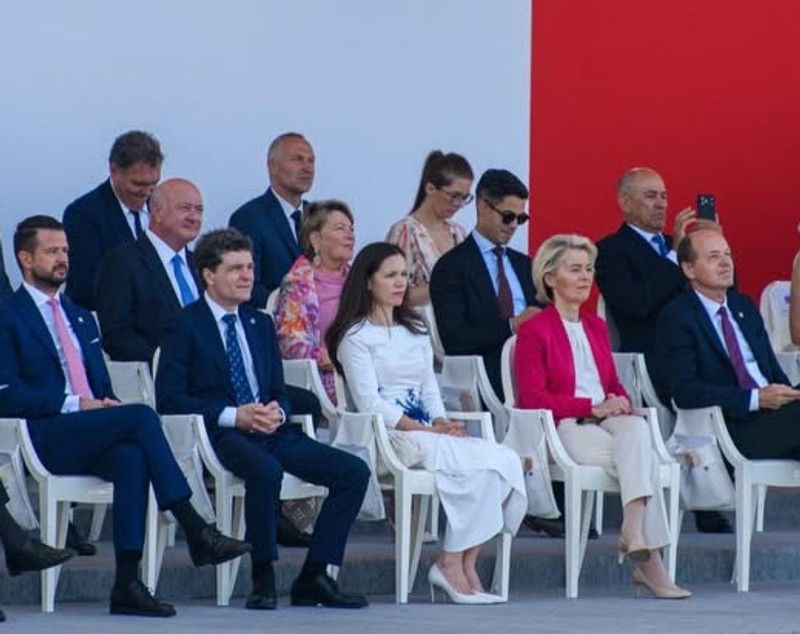 Cum a apărut Mirabela Grădinaru la parada militară de la Paris. Partenera lui Nicușor Dan a stat în tribuna oficială lângă Ursula von der Leyen