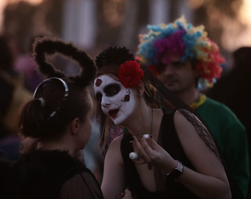 FOTOREPORTAJ. Lacul Morii s-a transformat pentru cel mai mare festival de Halloween din România cu 15,5 tone de dovleci și peste o mie de baloți de paie