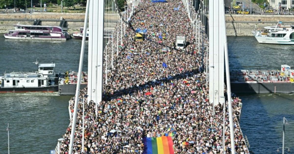 Aproape 200 de mii de oameni s-au adunat la Parada LGBTQ+ din Budapesta, 28 iunie 2025