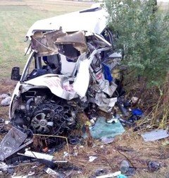 Atât a mai rămas din microbuzul unde se aflau femeile foto: infoialomita.ro