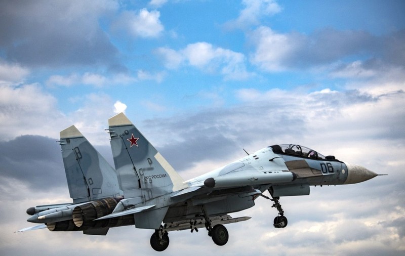 Incident deasupra Mării Negre, aproape de România. MApN: Un avion polonez a fost șicanat cu „manevre agresive” de un avion rus
