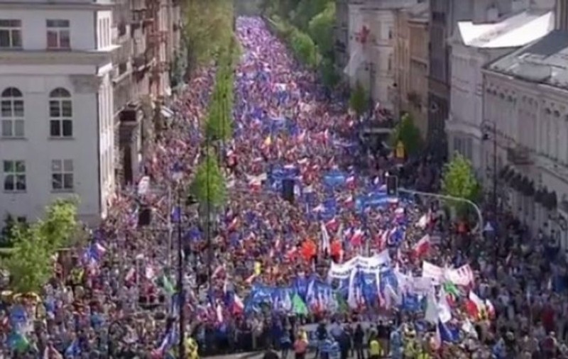 Proteste de amploare în Varșovia. Au defilat împotriva Guvernului