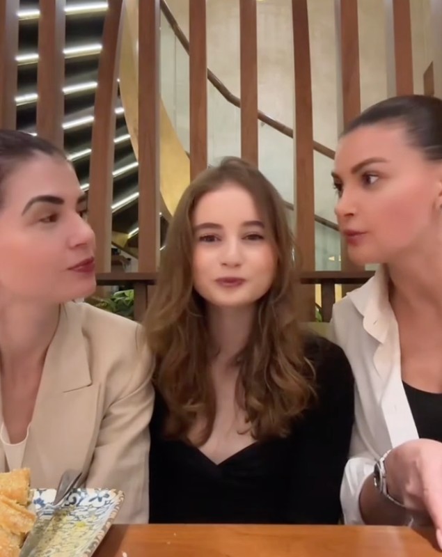 Cum a filmat-o Irina Columbeanu pe Monica Gabor. S-au întâlnit în Dubai, unde petrec timp cu Ramona