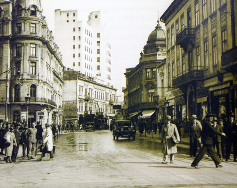 Povestea cafenelei Capșa, templul „cancanului și al farnientei” unde femeile nu îndrăzneau să intre. Curcanul „țintirom”, anulat de ciocolatele Frantz-Iosef Suveranul