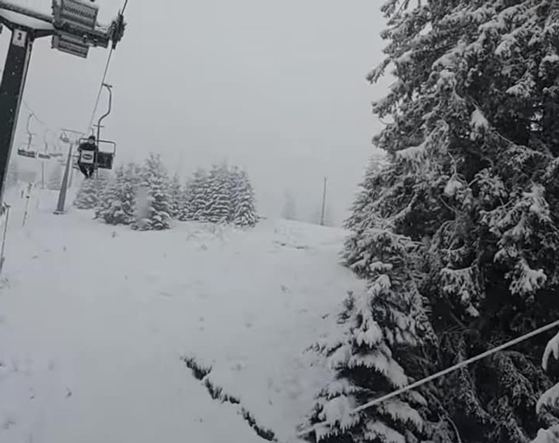 VIDEO | Cozi la telecabina veche din Sinaia, după ce celelalte instalații au fost oprite