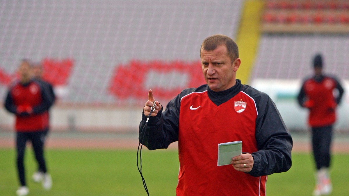 Dorinel Munteanu i-a pus la zid pe petrecăreții de la tineret