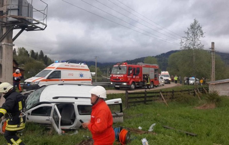 Accident grav în Suceava: o persoană a murit, alte cinci au fost rănite