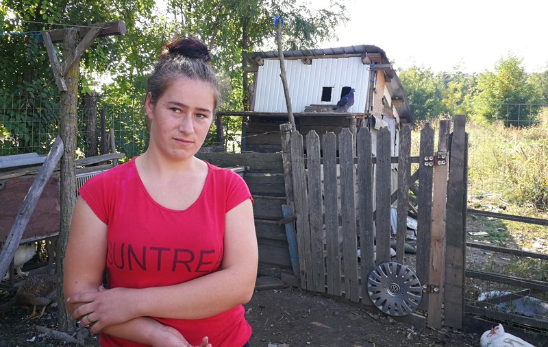 ROMÂNI AI NIMĂNUI. Copila-mamă și statul, tată vitreg. Ana-Maria își crește copilul cu 200 de lei, asistența socială a uitat de ei - VIDEO