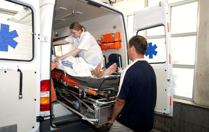 A ajuns în comă la spital,  după ce a fost lovit în cap de un panou solar 