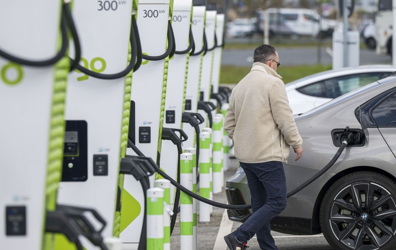 Un șofer a cumpărat cu 39.000 de euro o mașină electrică și a descoperit că n-are autonomia promisă. A câștigat dreptul să primească înapoi banii pe ea, în Germania