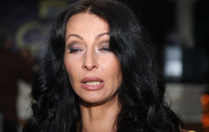 DE LA DIVĂ, la CLOVN! Uite cum s-a FĂCUT DE RÂS MIHAELA RĂDULESCU, într-o EMISIUNE! VIDEO DEMENŢIAL