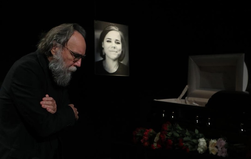„Daria a murit pentru victoria noastră”. Discursul lui Dughin la înmormântarea fiicei sale