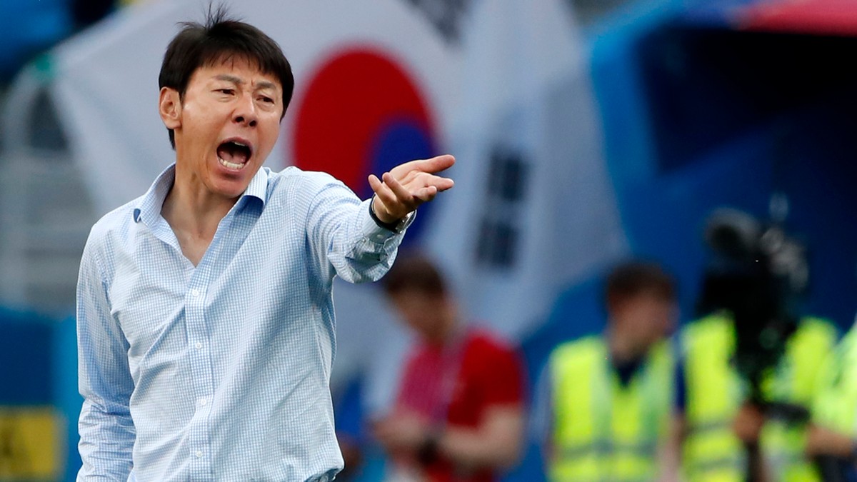 Asemănarea incredibilă dintre Marin Barbu și selecționerul sud-coreean Shin Tae-Yong. Ce a făcut selecționerul asiatic și ce făcea ”Magiun” pe vremea când pregătea Juventus București.