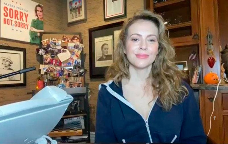 Actrița Alyssa Milano a arătat ce i se întâmplă din cauza coronavirusului: "Purtați blestemata de mască!"