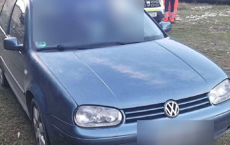 Doi tineri iubiți din Bacău au fost găsiți morți într-o mașină, pe un câmp din Harghita. Fata era împuşcată în piept, iar tânărul - în cap