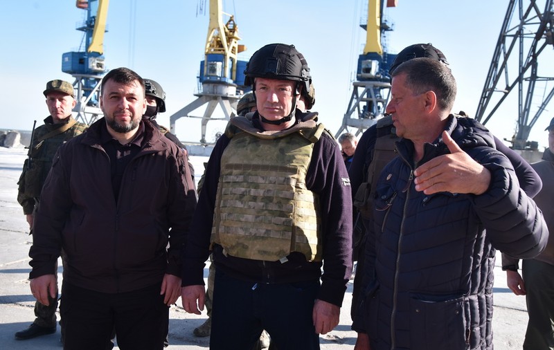 Vicepremierul Rusiei, vizită în Mariupolul distrus de ruși. „Revenirea la viața pașnică începe” în Donețk și Luhansk