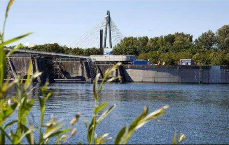 Cum produce energie verde o mică hidrocentrală ascunsă sub Insula Dunării din Viena