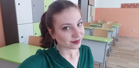 Adela, 16 ani