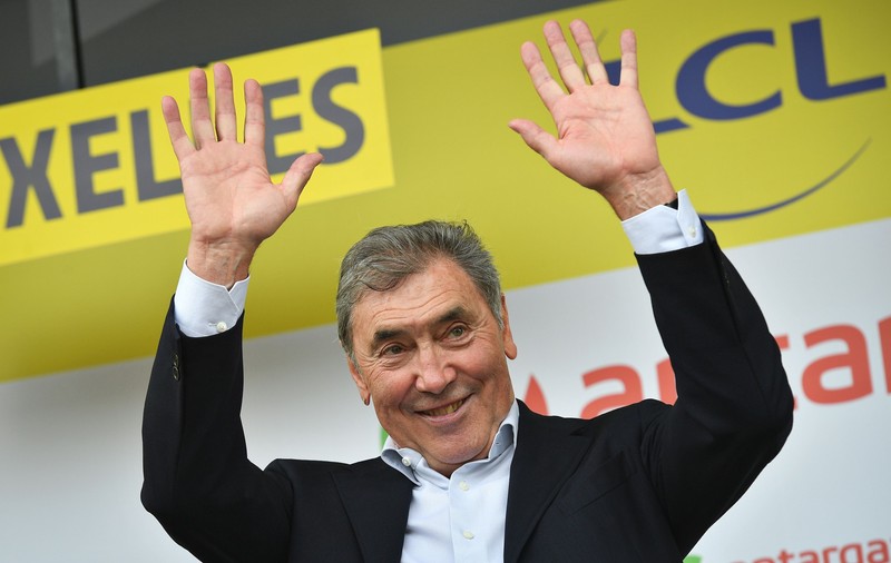 Legendarul ciclist belgian Eddy Merckx a fost operat de urgenţă. I s-a îndepărtat mai mult de un metru din intestin